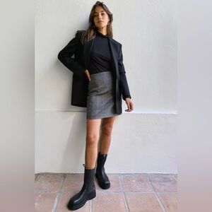 Aritiza Babaton - Modern mini skirt
